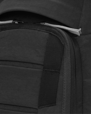 7---Hugger_Backpack_Charcoal_Grey_CloseUP_1_ee2e1b7f-6e05-4f4c-9ca0-1ffd34529b97