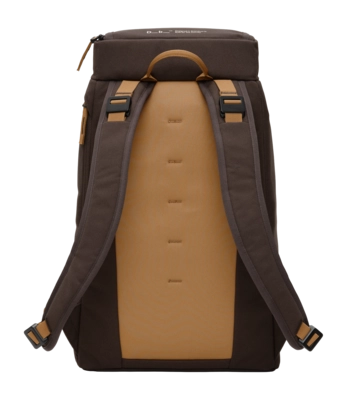 3---Hugger_Backpack_25L_Espresso_1000175103001_4-_no-bg