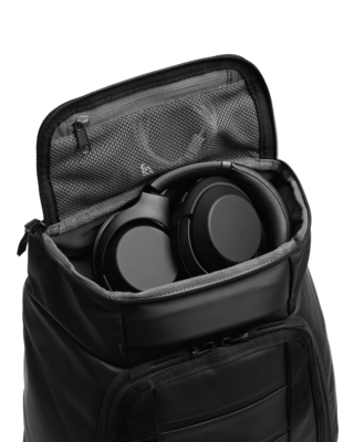8---Hugger_Backpack_25L_Espresso_1000175103001_8
