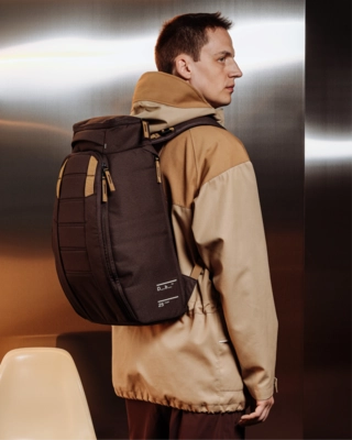 9---Hugger_Backpack_25L_Espresso_1000175103001_2