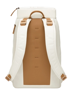3---Hugger_Backpack_25L_Oatmilk_1000175901501_4-_no-bg