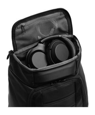 8---Hugger_Backpack_25L_Oatmilk_1000175901501_8-_no-bg