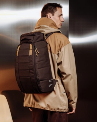 10---Hugger_Backpack_30L_Espresso_1000176103001_2