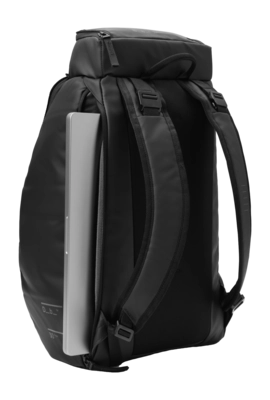 7---Hugger_Backpack_30L_Oatmilk_1000176901501_6-_no-bg