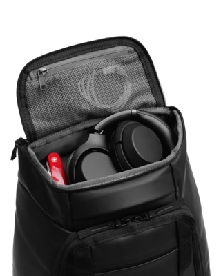 9---Hugger_Backpack_30L_Oatmilk_1000176901501_8