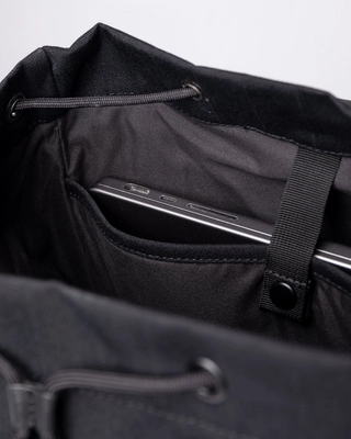 EVERYDAY-RUCKSACK-Black-253704999-04