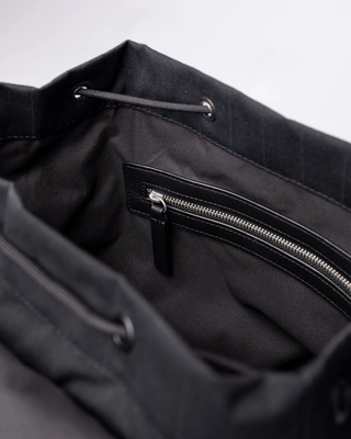 EVERYDAY-RUCKSACK-Black-253704999-05
