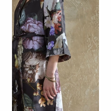 sarai_fleur_festive_kimono_blooming_black_100838_561_lr_s2_p