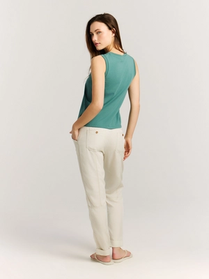 8---16661006_477_model_back-full_01