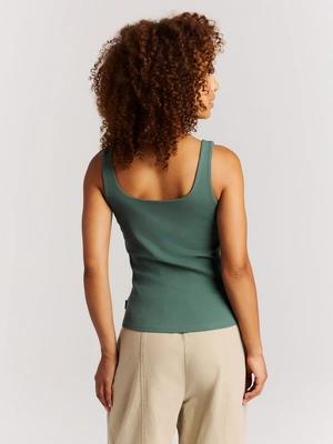 7---16651008_477_model_back-half_01