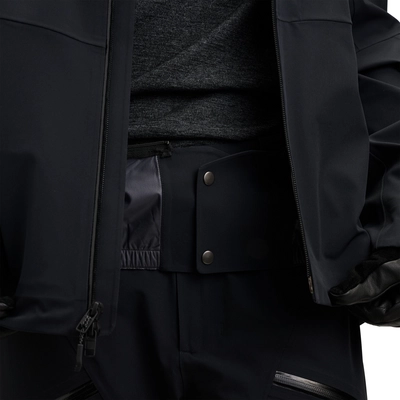 10---745049_0002_W_Recon_Stretch_Shell_Black_10