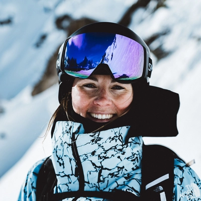 6---4d-mag-goggles_black-cpEverydayBlueMirror_lifestyle01