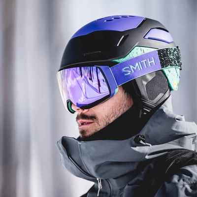 7---4d-mag-goggles_emeraldCity-cpEverydayVioletMirror_lifestyle02
