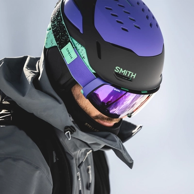 8---4d-mag-goggles_emeraldCity-cpEverydayVioletMirror_lifestyle03
