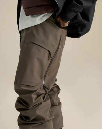 4---F26-X000010450-Sabre-Pant-Mongoose-Fabric-Detail