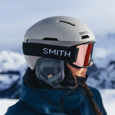 2---accel-helmet_matteChalk_lifestyle01