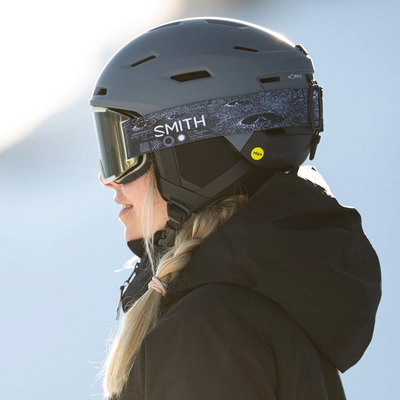 6---descend-mips-helmet_matteSlateBlack_lifestyle05