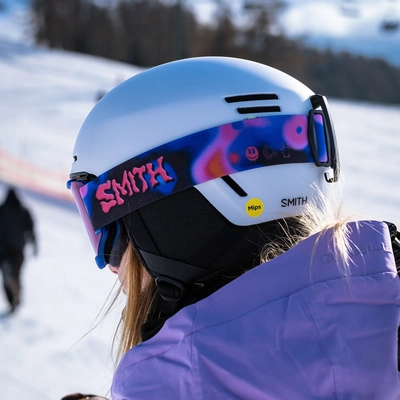 method-pro-helmet_matteWhite_lifestyle04