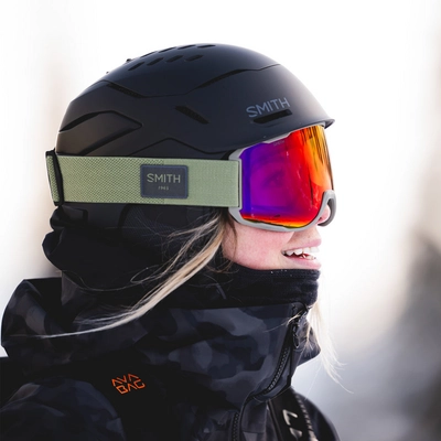 vantage2-mips-helmet_matteBlack_lifestyle03