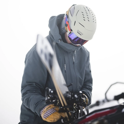 vantage2-mips-helmet_matteChalk_lifestyle03