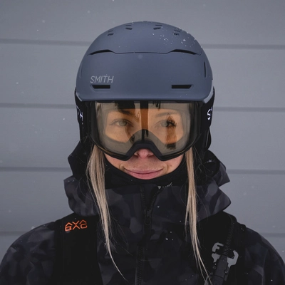 7---vantage2-mips-helmet_matteRoyalNavyWolfGray_lifestyle04