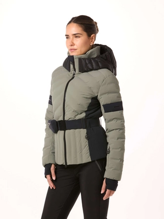 3---toni-sailer-women-ski-jacket-emmy-mineral-green-model-side