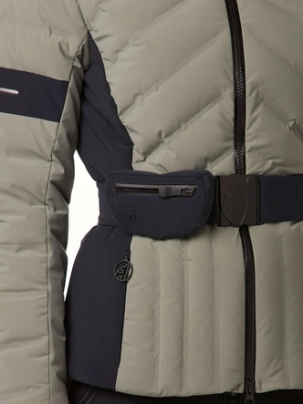 4---toni-sailer-women-ski-jacket-emmy-mineral-green-model_Tasche