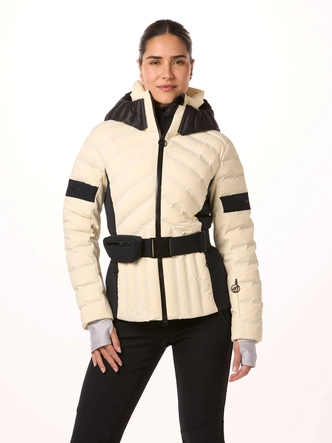 5---toni-sailer-women-ski-jacket-emmy-vanilla-glow-model-front