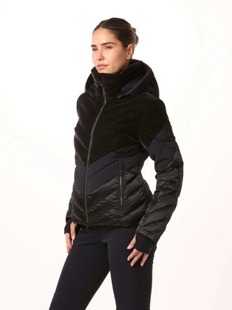 7---toni-sailer-women-ski-jacket-kimberly-velvet-black-model-side