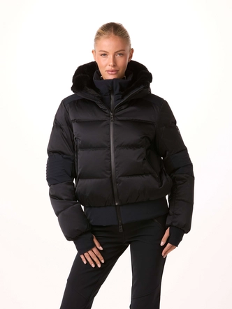 2---toni-sailer-women-ski-jacket-sasha-black-model-front