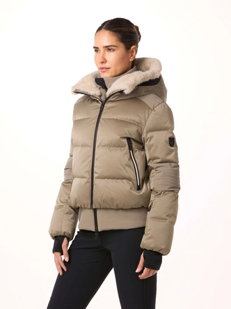 8---toni-sailer-women-ski-jacket-sasha-habitat-model-side