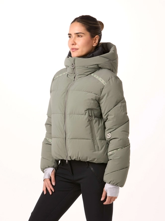 6---toni-sailer-women-ski-jacket-swalina-mineral-green-model-side