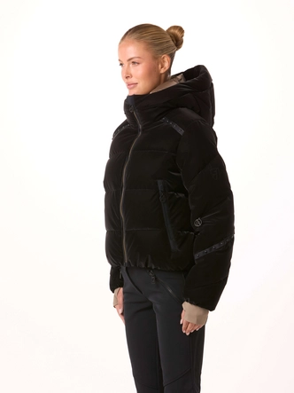 6---toni-sailer-women-ski-jacket-swalina-velvet-black-model-side