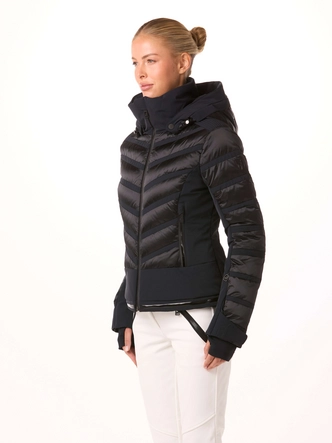 6---toni-sailer-women-ski-jacket-swinta-splendid-black-model-side