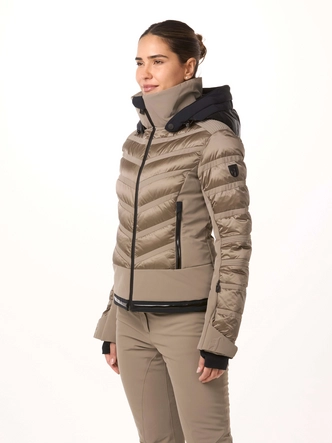 4---toni-sailer-women-ski-jacket-swinta-splendid-habitat-model-side