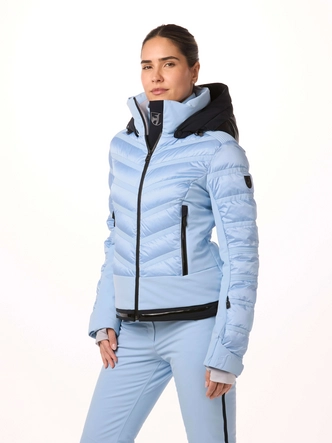3---toni-sailer-women-ski-jacket-swinta-splendid-let-it-snow-model-side