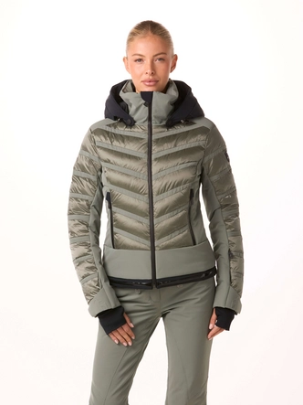 2---toni-sailer-women-ski-jacket-swinta-splendid-mineral-green-model-front