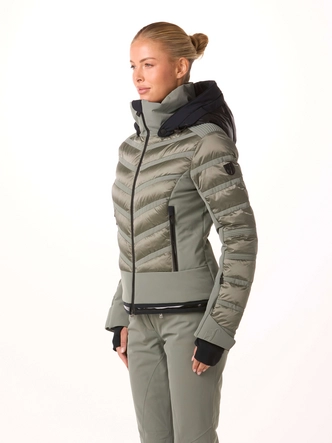 3---toni-sailer-women-ski-jacket-swinta-splendid-mineral-green-model-side