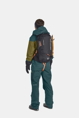 49201-90201-AVABAG_LITRIC_FREERIDE_18_black_raven-M-03