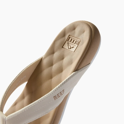 6---CJ4517_CUSHIONMELODY_TAN_DTL2__GREYkopie