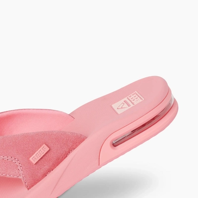 7---CJ8457_FANNING_SUEDE_STAWBERRY_PINK_DTL2_GB