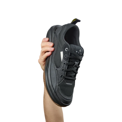 8---CJ7993_FANNING_BLACK_SILVER_ONBODY_TOEDOWN_1-1200x1200-28e5ebb