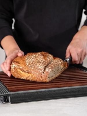 3---KitchenArt-Brotschneidebrett-black-cutting