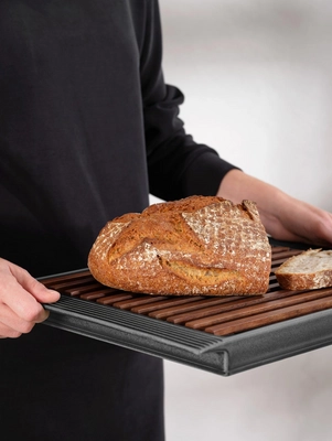 4---KitchenArt-Brotschneidebrett-black