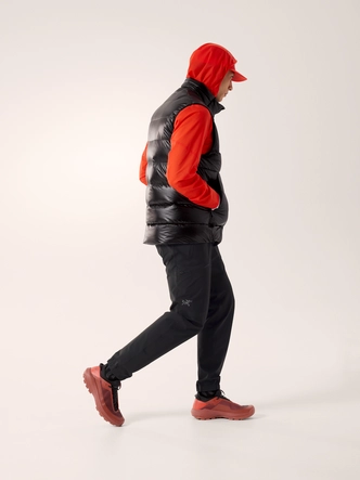15---F25_X000010040_002291_Gamma_Jogger_Black_Men_32-R_Full-Body_Lowres