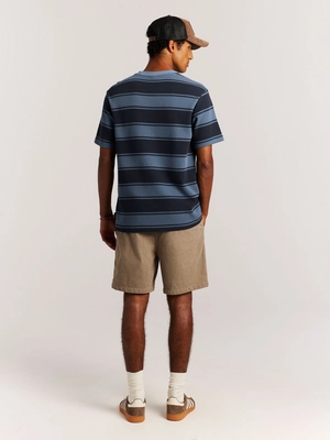 8---17761001_396_model_back-full_01
