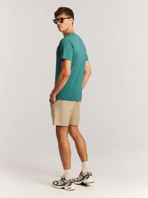 8---1727200_586_model_back-full_01