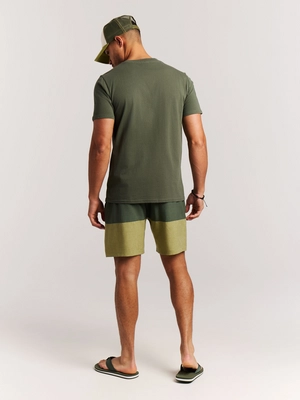 6---17761014_855_model_back-full_01