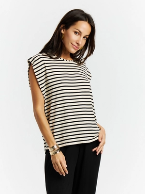 5---17661011_106_model_front-half_01
