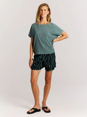 5---17651015_477_model_front-full_01